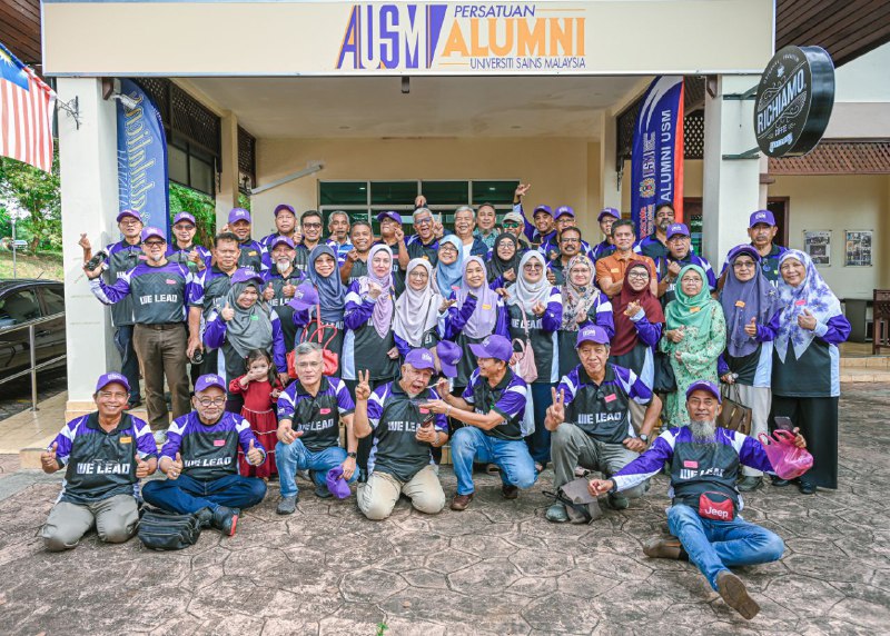 SIRIH PULANG KE GANGGANG: With the Yang di-Pertua Negeri of Melaka, USM Alumni